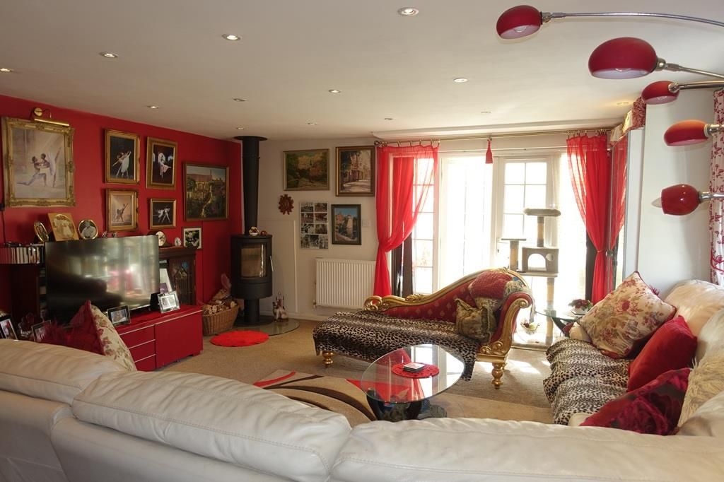 Property photo 3 of 40 Lounge Area