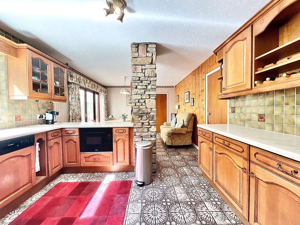 Property photo 3 of 41