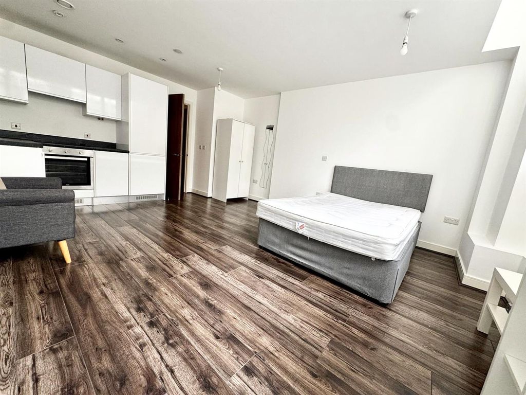 Property photo 1 of 5 A24B13Ef-Fa95-461B-9d17-9127d1B80B27.Jpg
