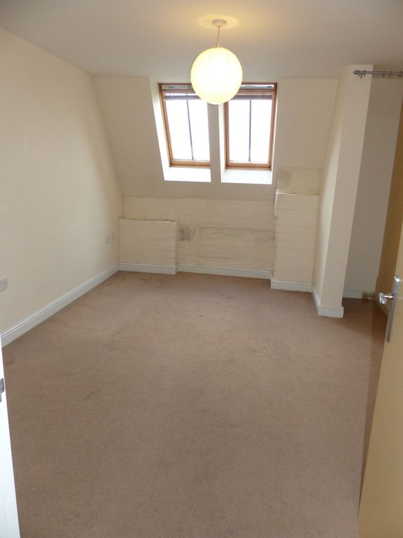 Property photo 3 of 6 Bedroom