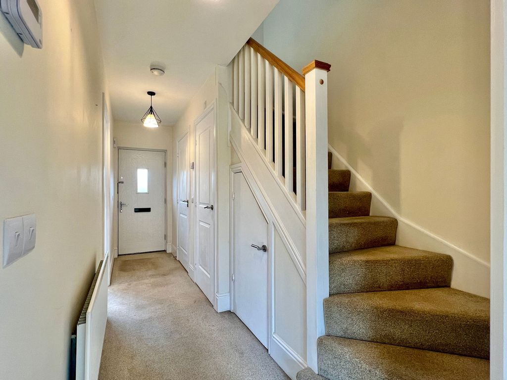 Property photo 2 of 25 Entrance Hall