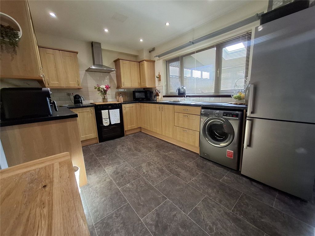 Property photo 2 of 33 Picture No. 65