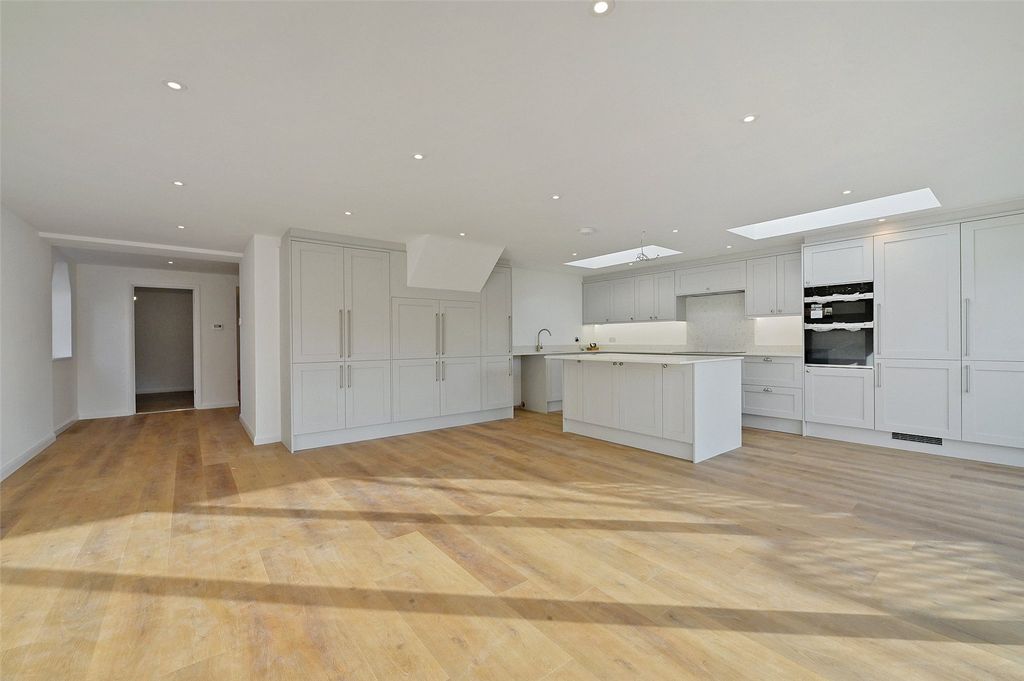 Property photo 2 of 12 Picture No. 04