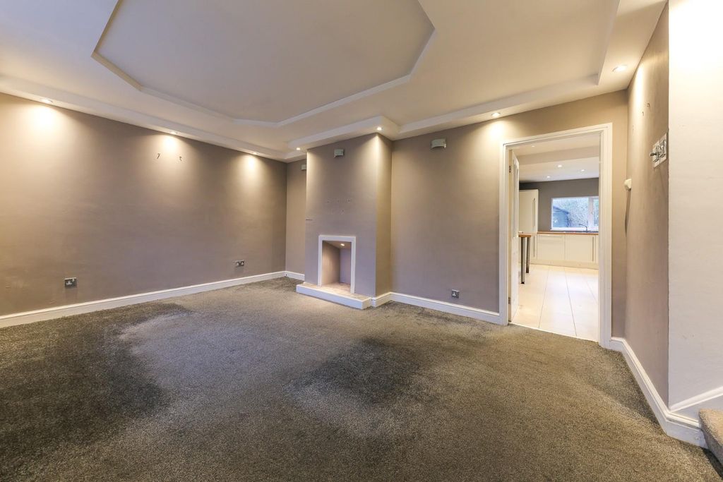 Property photo 3 of 15 Sitting Room.Jpg