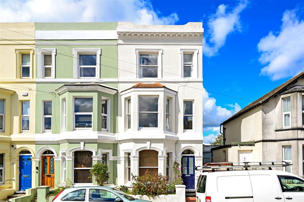 Property photo 1 of 25 45 Priory Road Tn34 (24).Jpg