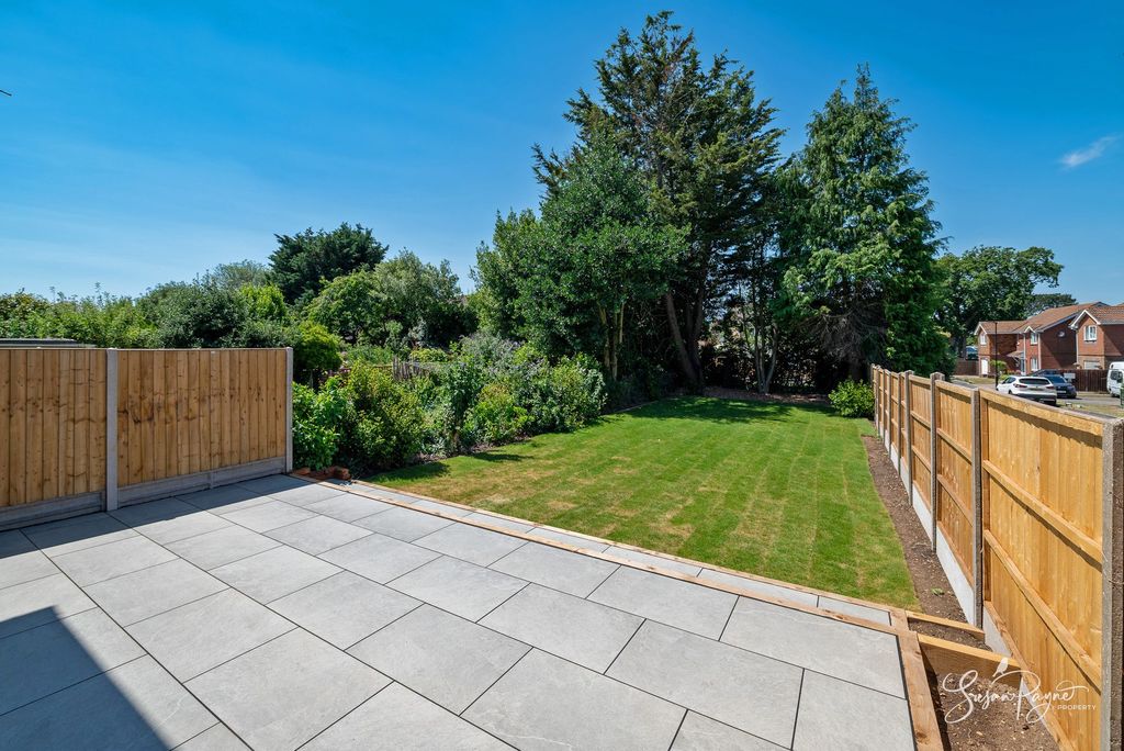 Property photo 2 of 33