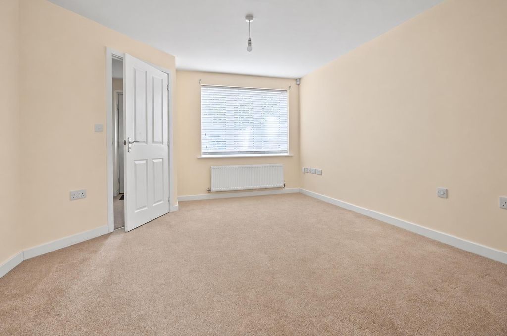 Property photo 2 of 14 Lounge.Png
