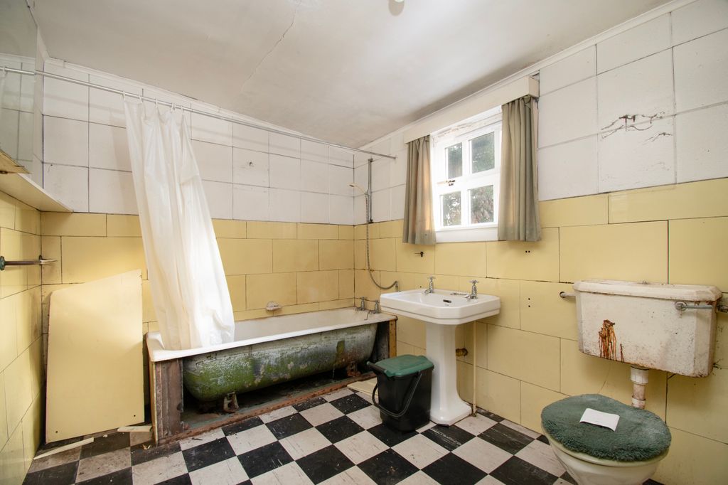 Property photo 3 of 36