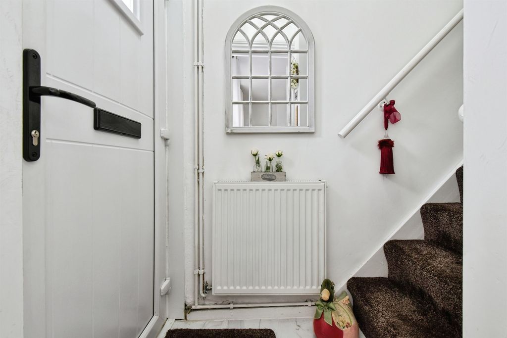 Property photo 2 of 22