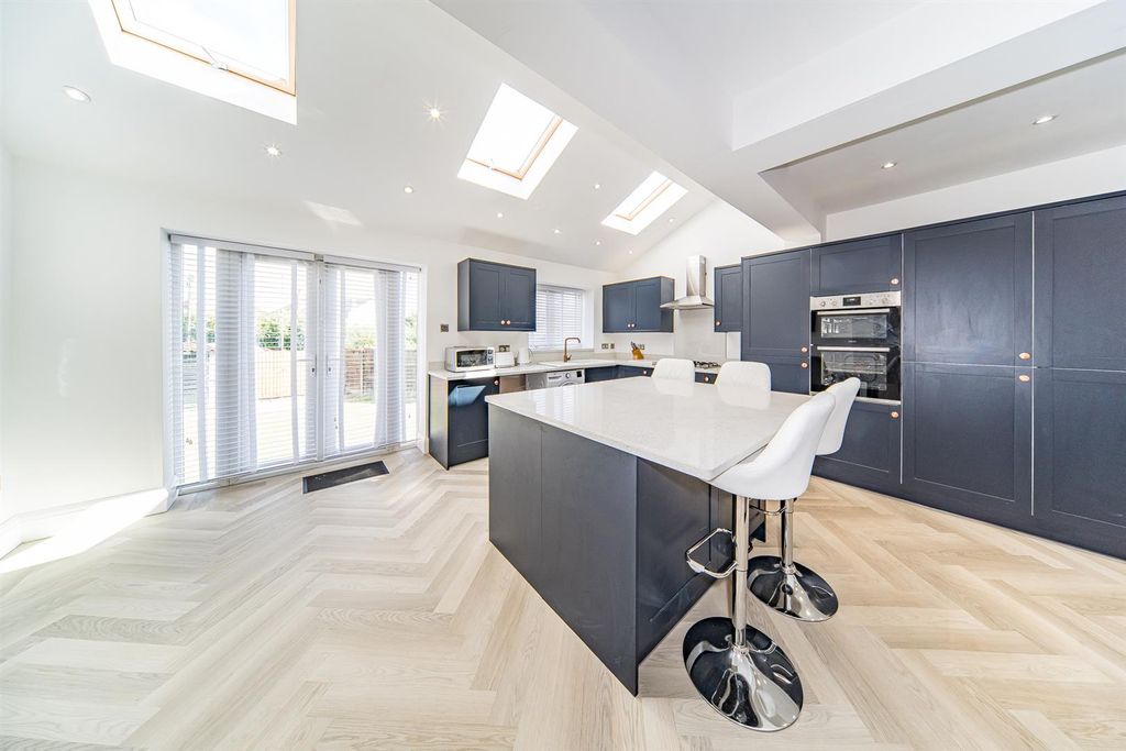 Property photo 2 of 33 6-Hillcrest-Avenue-18.Jpg