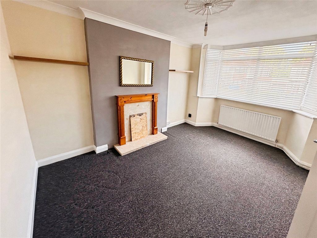 Property photo 2 of 11 Living Room
