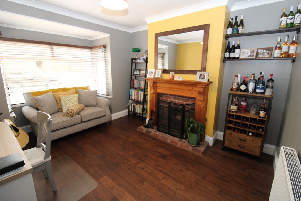Property photo 2 of 16 Lounge