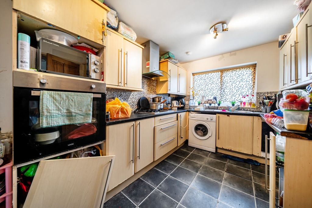Property photo 3 of 12