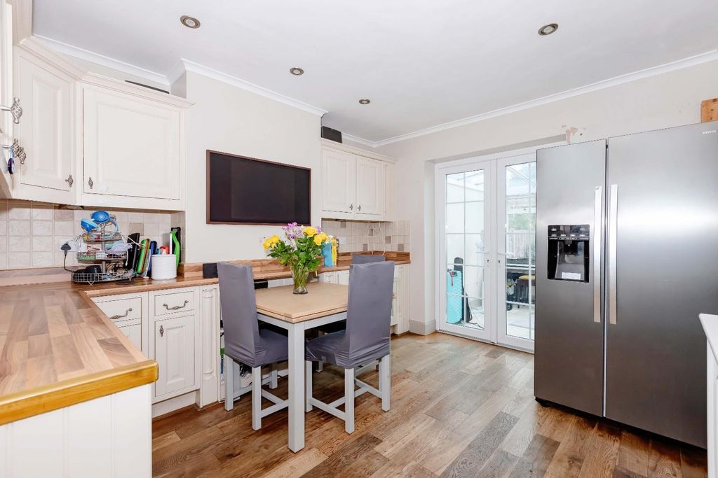 Property photo 3 of 16 Adur Drive_9.Jpg