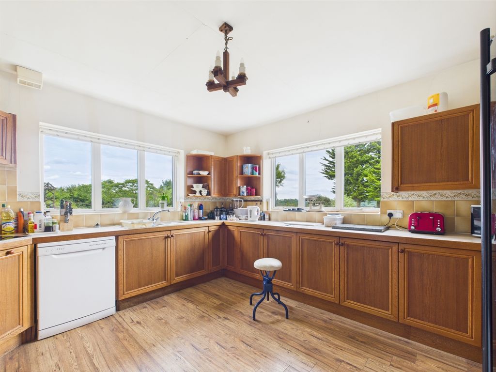 Property photo 2 of 29 Picture No. 08