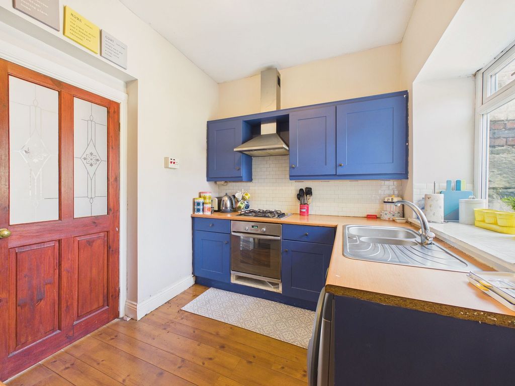 Property photo 3 of 12 Kitchen