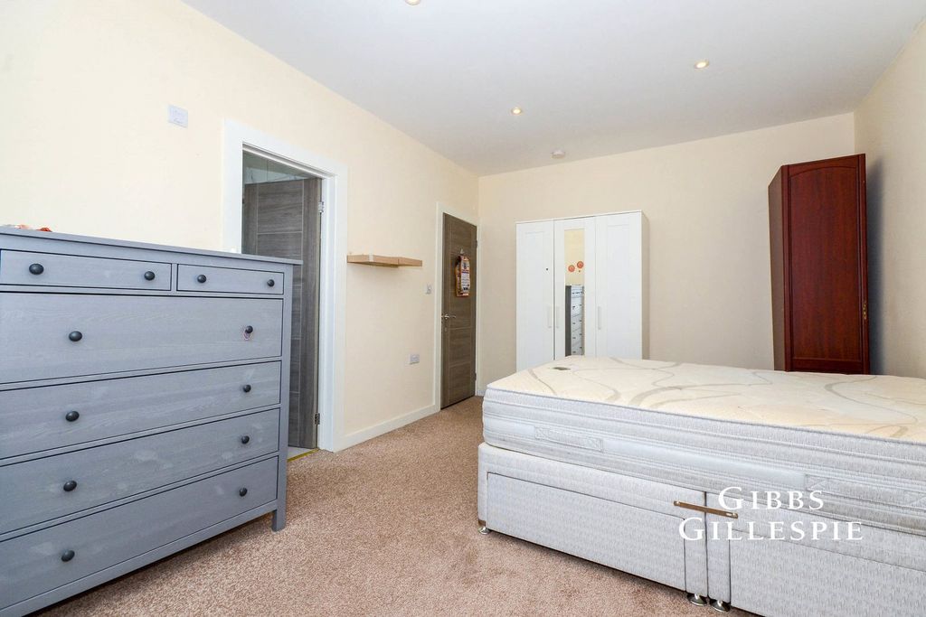 Property photo 3 of 10 Photo