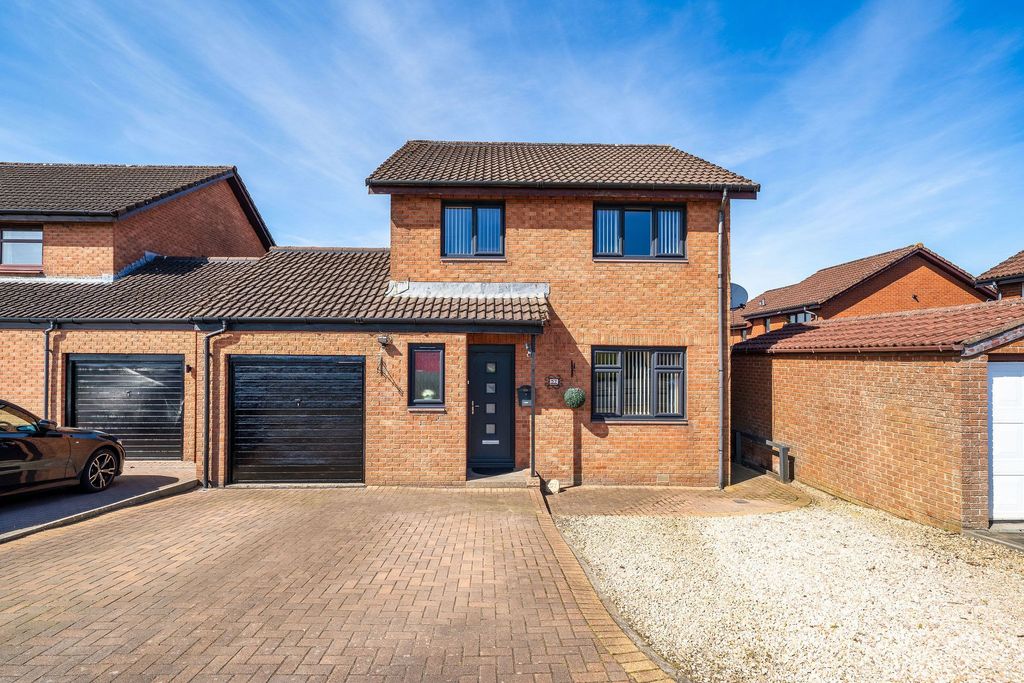 Property photo 1 of 24 Front Garden