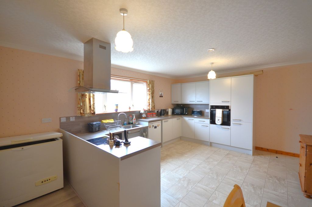 Property photo 3 of 29 Kitchen/Diner
