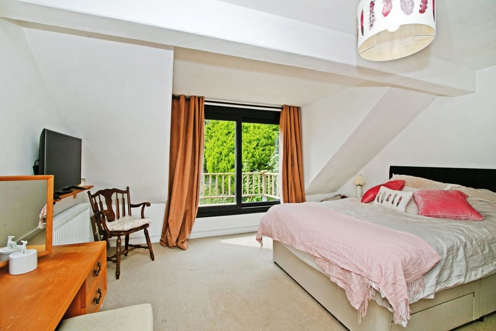 Property photo 3 of 17 Photo