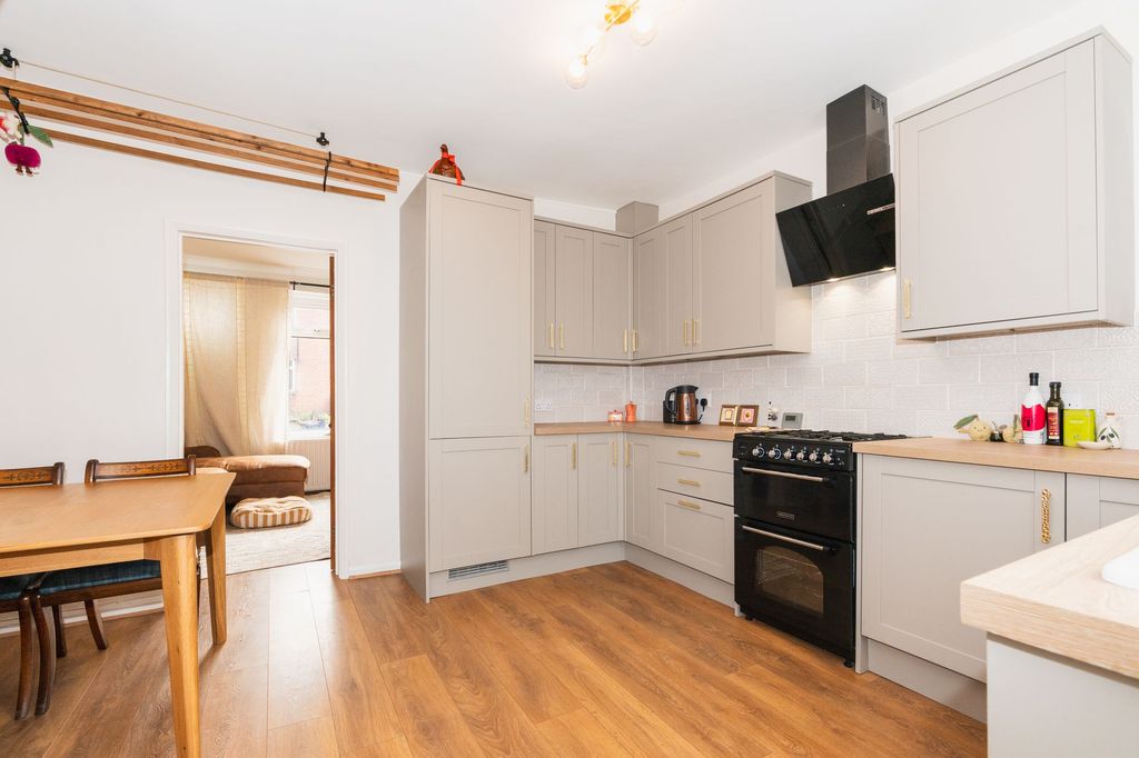 Property photo 3 of 25