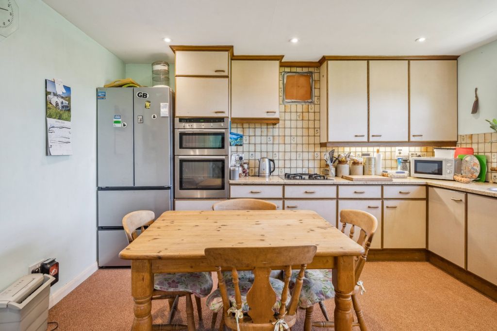 Property photo 3 of 27 Kitchen