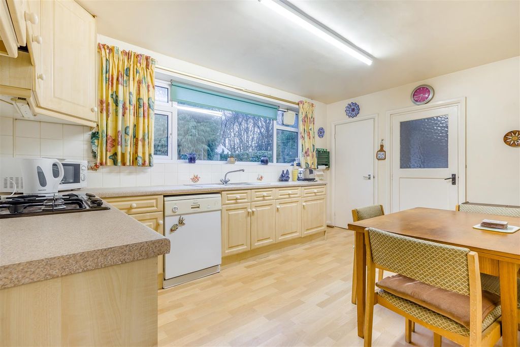 Property photo 3 of 28 8676442-Interior16.Jpg