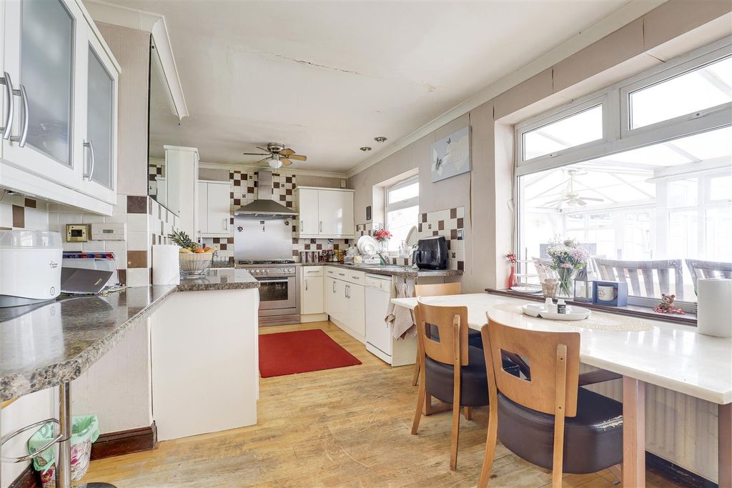 Property photo 3 of 27 11143.Jpg