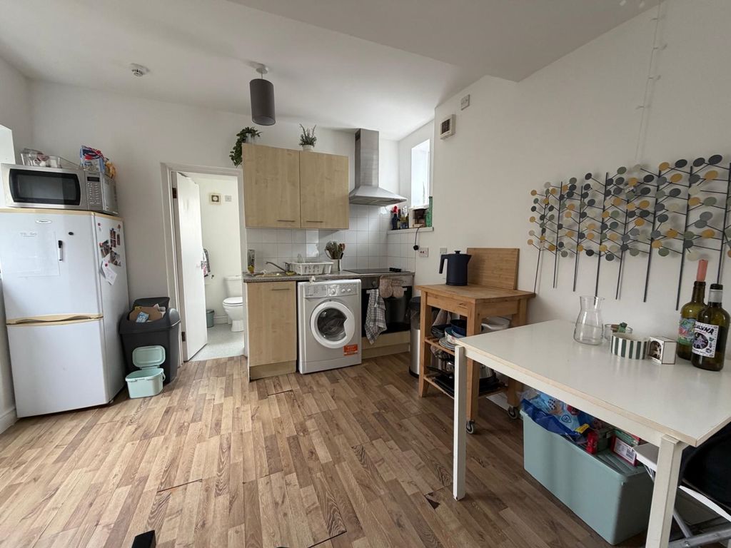 Property photo 3 of 6 Ccea830B-12Ff-4A53-A2d1-F98F9E21E7B5