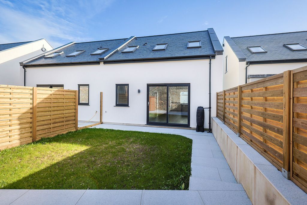 Property photo 1 of 16 Photo 0