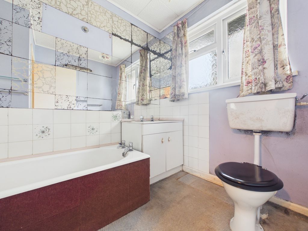 Property photo 3 of 8 Bathroom
