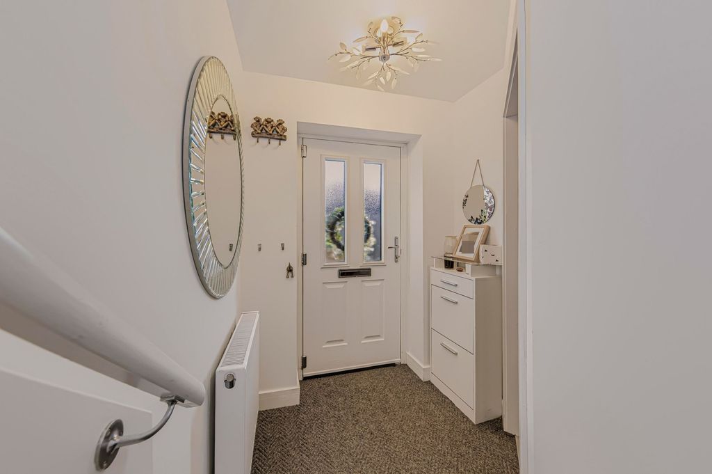 Property photo 3 of 28