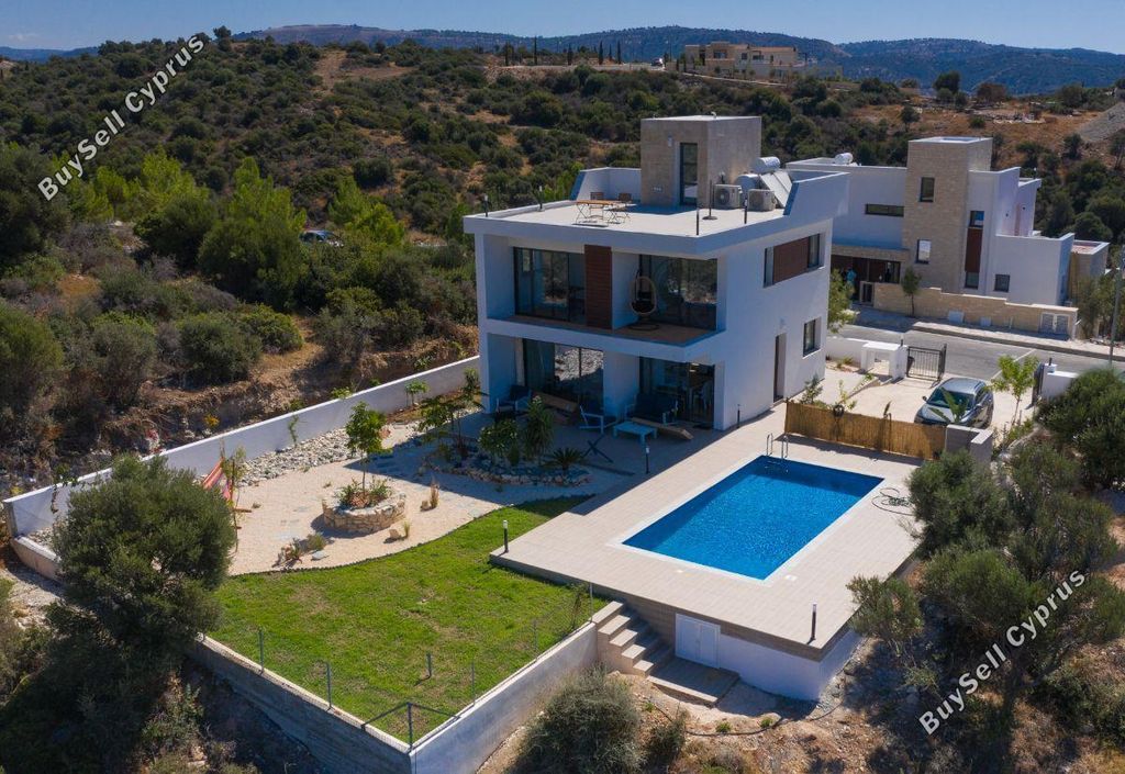 Property photo 1 of 10