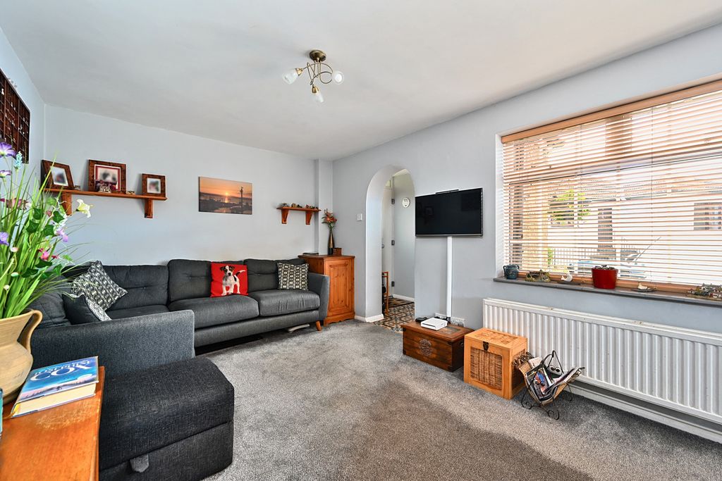 Property photo 3 of 27