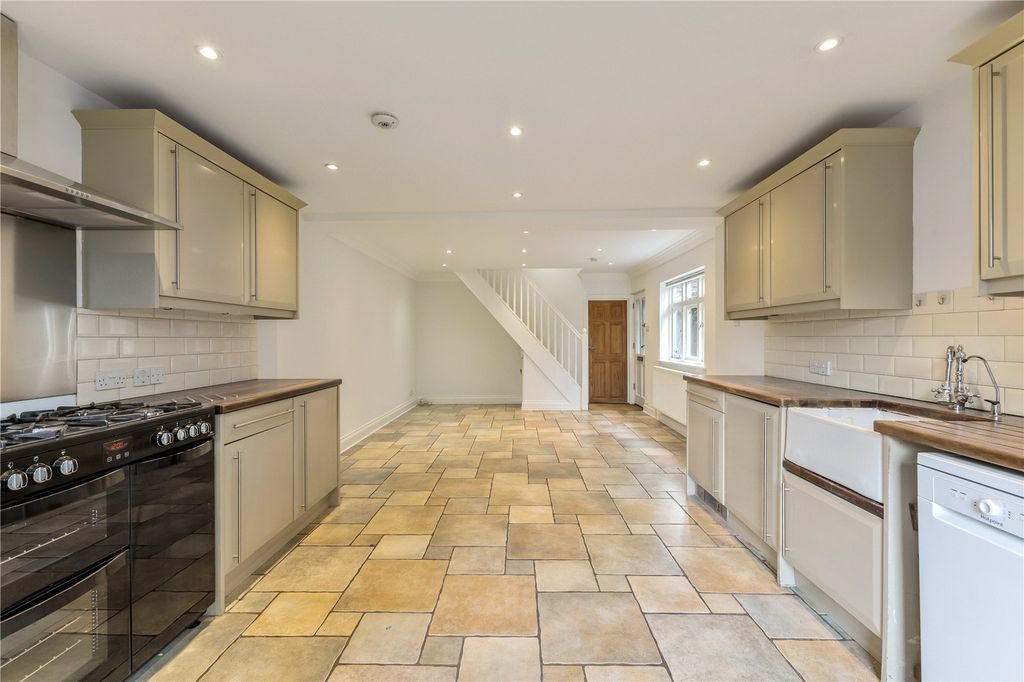 Property photo 3 of 10 Kitchen/Dining Area