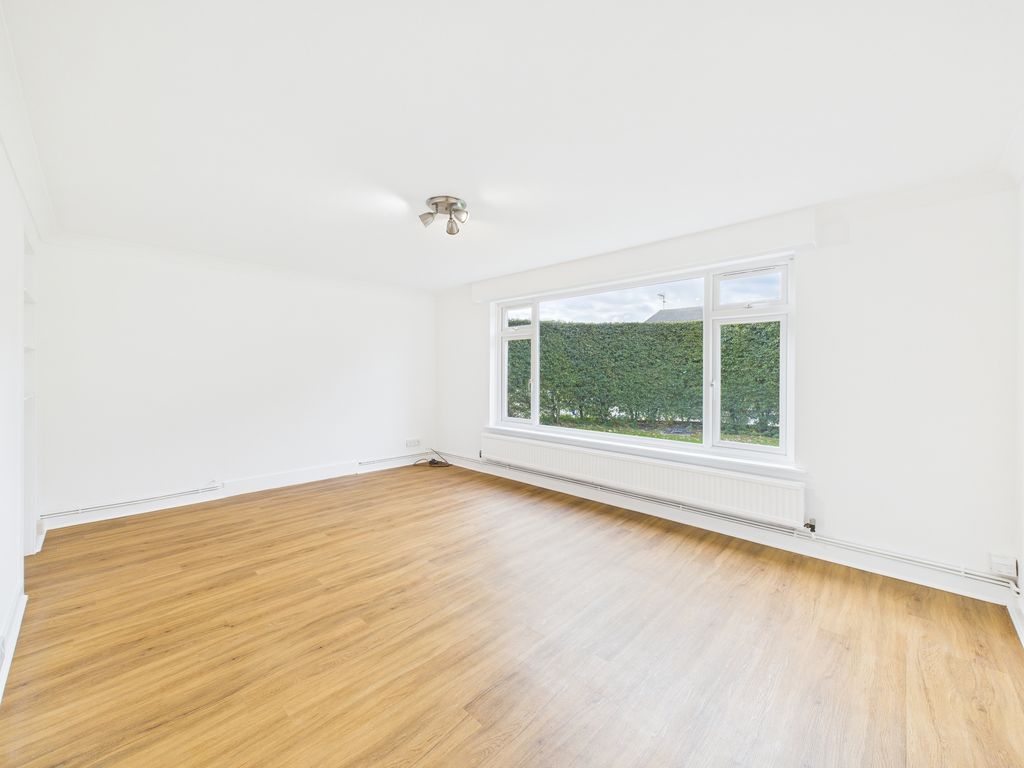 Property photo 2 of 8 Lounge