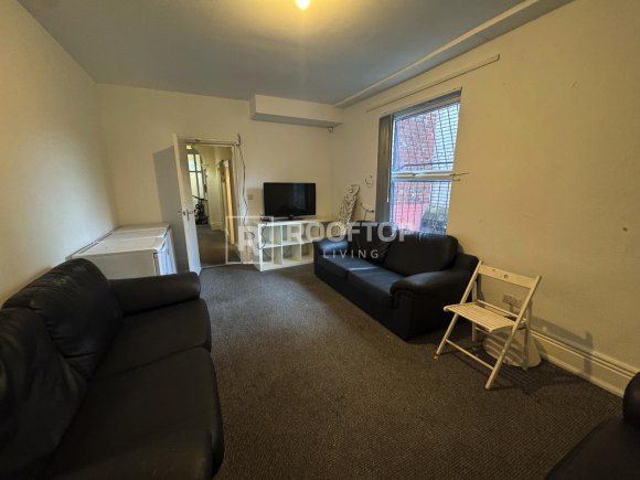 Property photo 3 of 19 8643850.Jpg