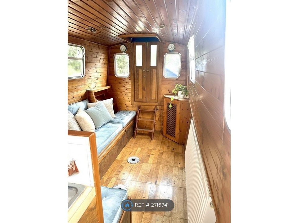 Property photo 2 of 7 Living / Dining Room