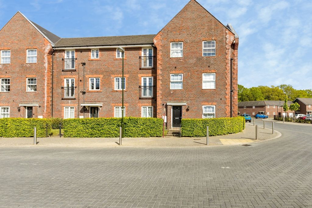 Property photo 1 of 16 Pbox-Img.Jpg