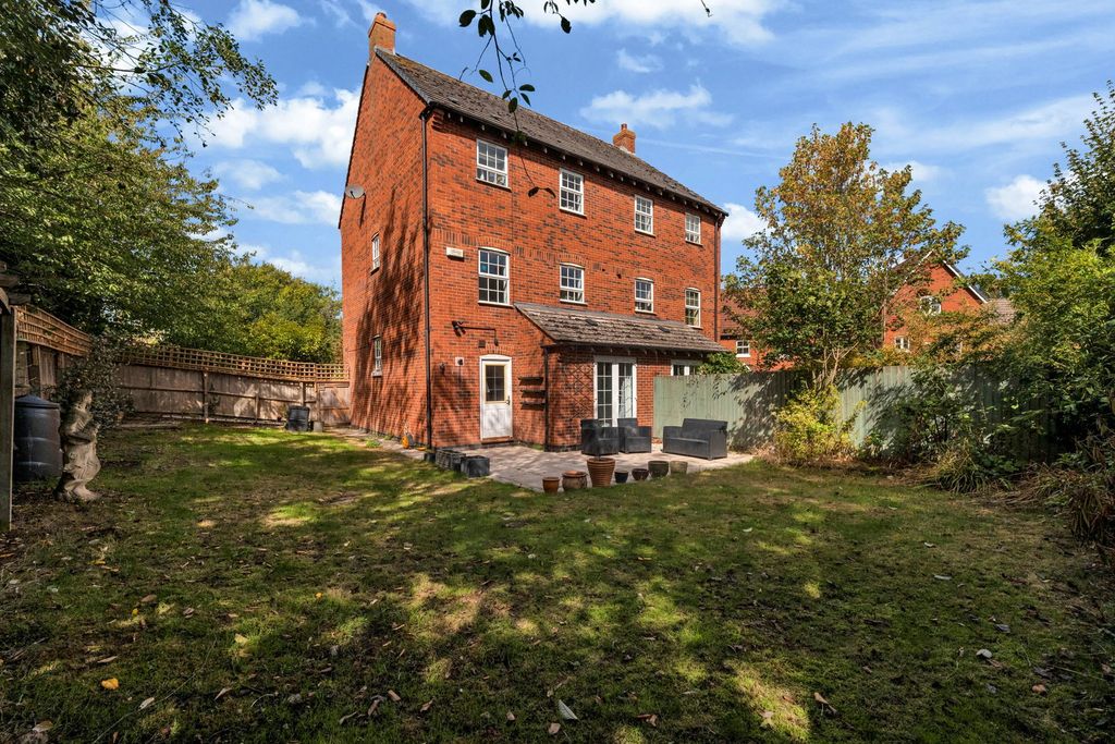 Property photo 2 of 28