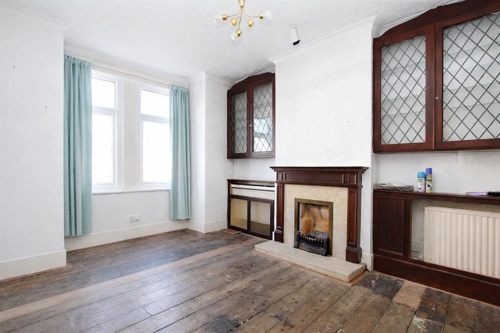 Property photo 2 of 17 Lounge.Jpg