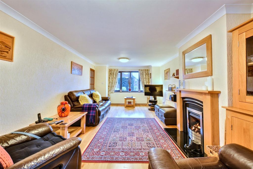 Property photo 2 of 28 Lounge/Sitting Room