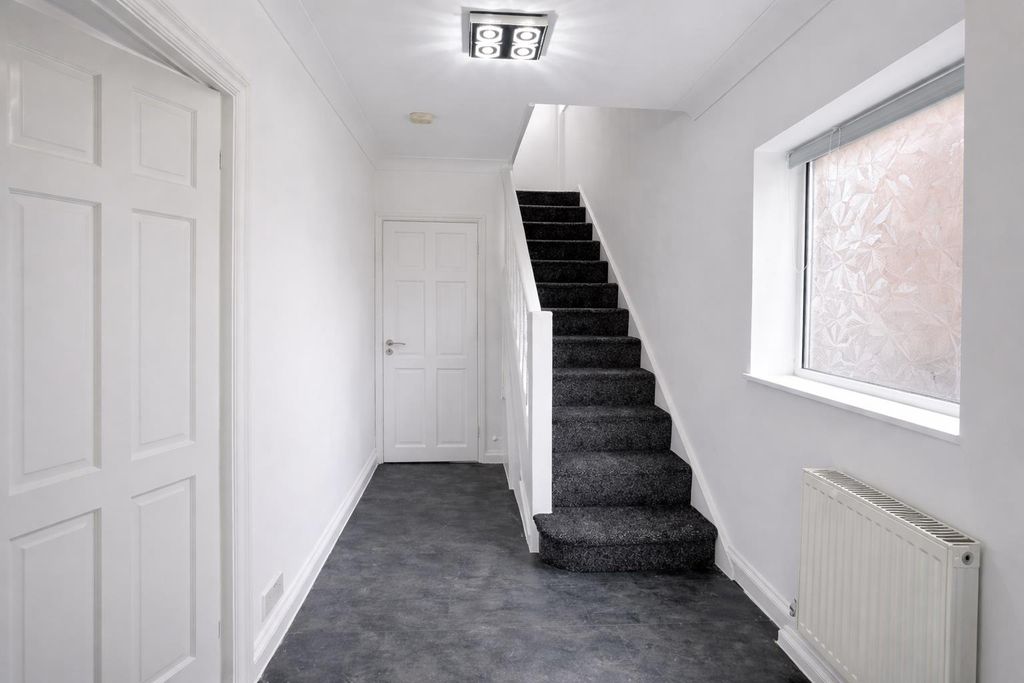 Property photo 2 of 13 F332Cde2-648E-4396-869d-2049Afee00Be.Png