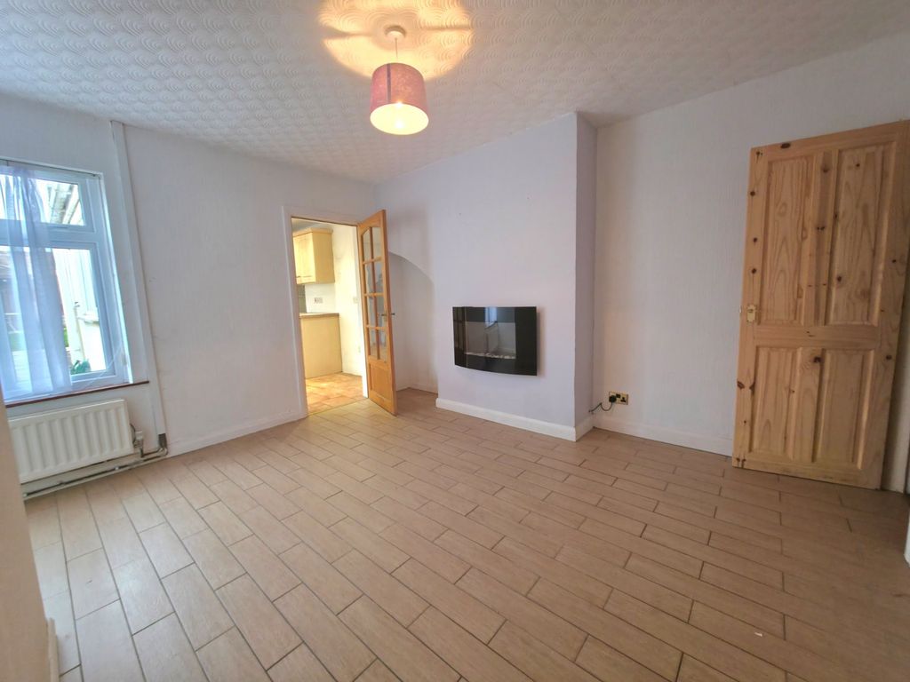 Property photo 3 of 16 Dining Room