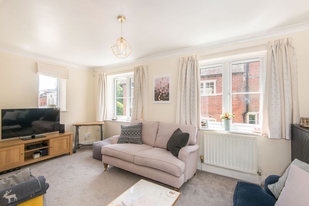 Property photo 3 of 7 Lounge.Jpg