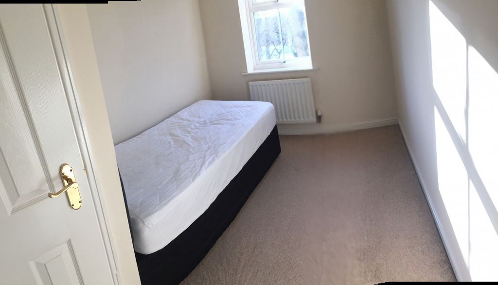 Property photo 1 of 3 37 Tuke Grove, Room 5
