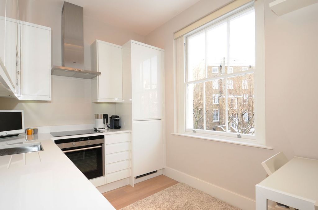 Property photo 3 of 6 Kitchen