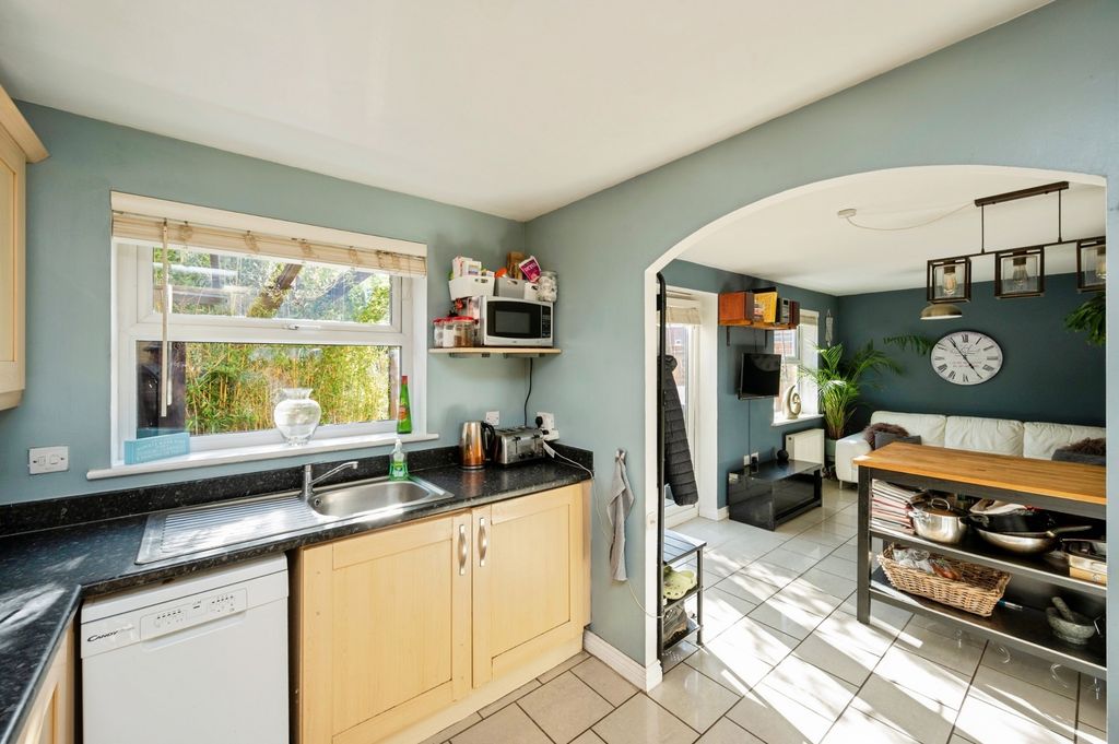 Property photo 3 of 22 Kitchen