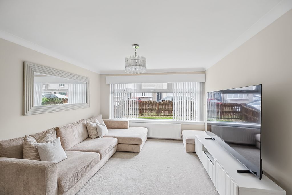Property photo 2 of 33