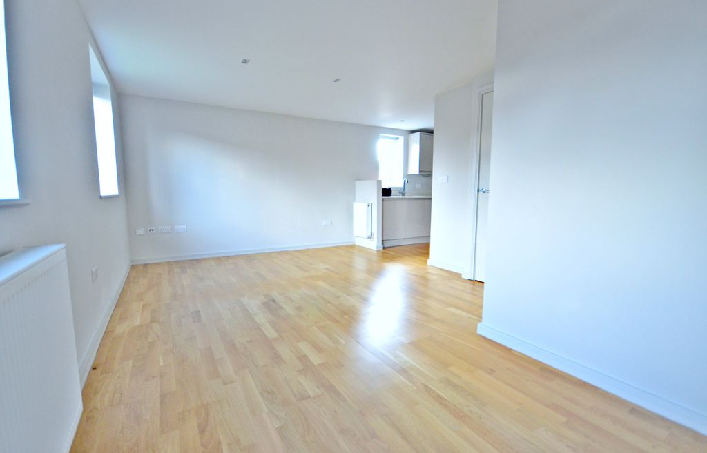 Property photo 3 of 7 Lounge.Jpg